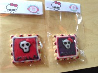 galleta decorada con glasa real monster high.